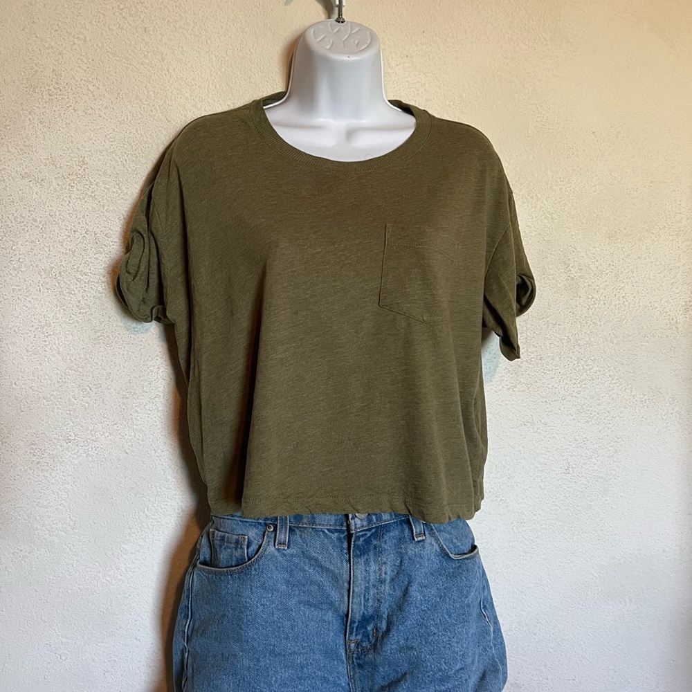 LOVELY GREEN SHRIT! 💚